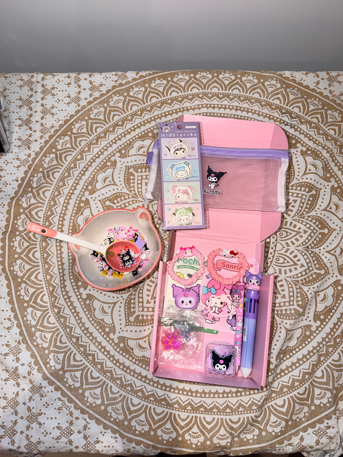 Single Lucky Scoop – Mystery Stationery & Accessories! [Character theme customisable]